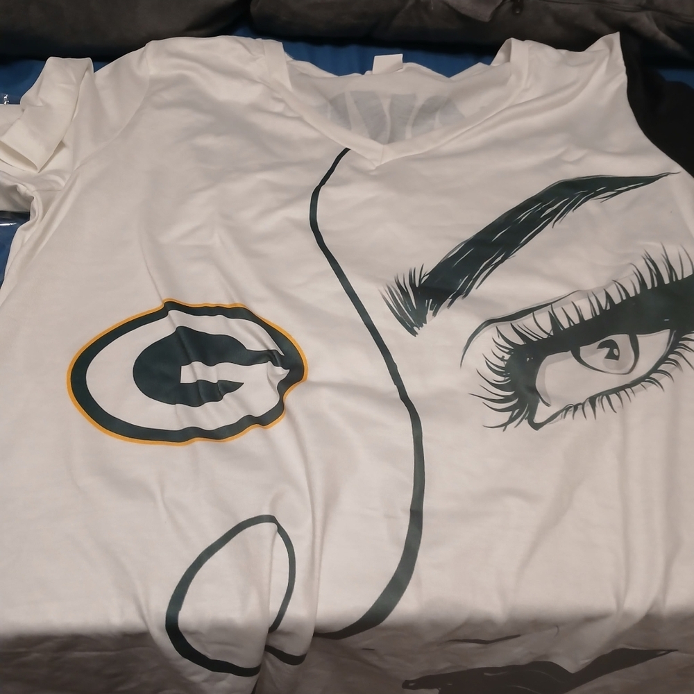 Source Unknown White and Black Graphic Tee